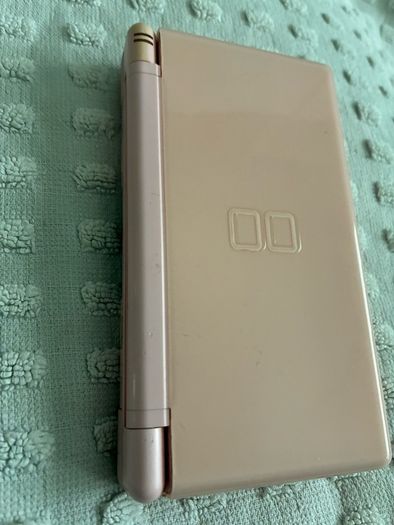 Nintendo DS lite pink