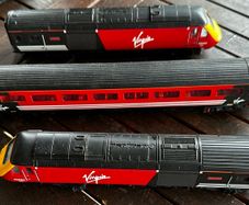 hornby train This is a Hornby OO gauge model of a British Rail Class 43 InterCity 125 High Speed Train (HST) power car in Virgin Trains livery. It also includes a coach and a dummy engine. Price is for all 3
