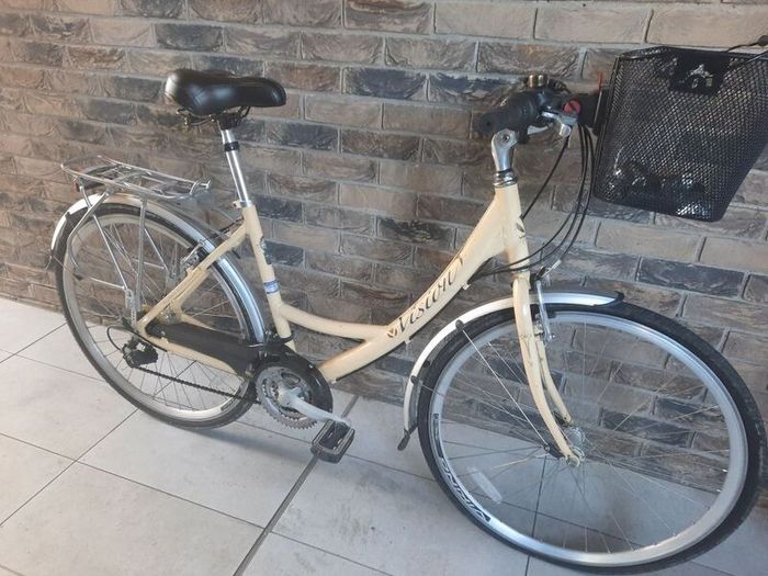 ladies city bike( can deliver)