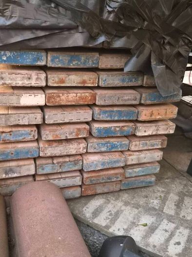 scaffolding planks