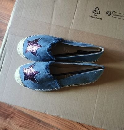 Spanish Style Flat Shoes size 6 - new