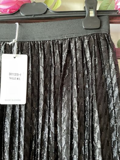 skirt black sparkle pleated skirt elastic waistband size m/l