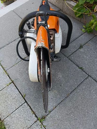 Stihl TS - 420 consaw with 14" inch diamond disc in excellent working condition, which starts half pull. Just had a full service.