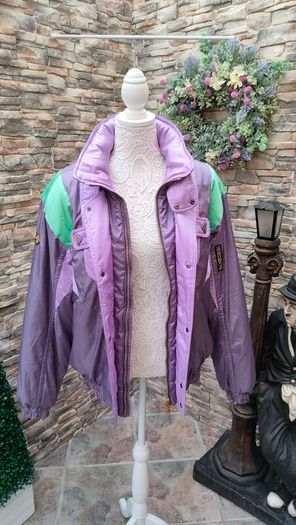 Vintage Descente 1980s ski jacket Official supplier of the Suisse ski team This is a rare and unique piece The quality and finish on the jacket is extremely high  It's in mint condition for its age Size medium