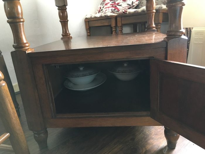 Table & chairs