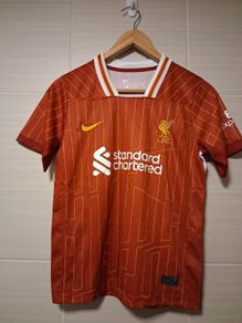 Liverpool Jersey and Shorts Set. Liverpool FC Home Kit.Age 9 to 11 Yesrs. Collect In Dublin Or Receive Via Post.