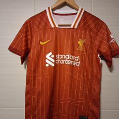 Liverpool Jersey and Shorts Set. Liverpool FC Home Kit.Age 9 to 11 Yesrs. Collect In Dublin Or Receive Via Post.