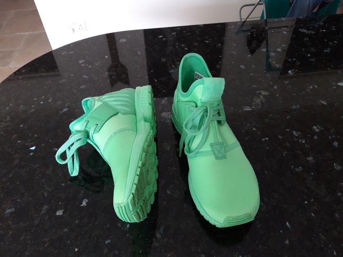 adidas UK 5.5 like NEW!