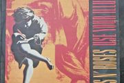 Guns n Roses very rare Zimbabwe Pressing. Use your illusion 1  Vinyl, vg+ .The sleeve is VG+.  Small splits to mid front opening. Small tear to back