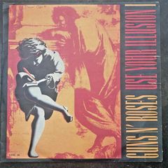 Guns n Roses very rare Zimbabwe Pressing. Use your illusion 1  Vinyl, vg+ .The sleeve is VG+.  Small splits to mid front opening. Small tear to back