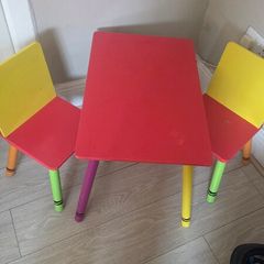 kids table and chairs