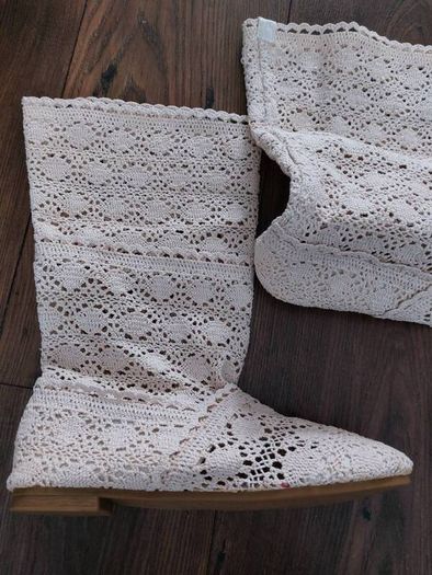 Cream crochet boots-uk7