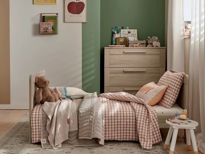 mama's and papa's cot and drawer unit