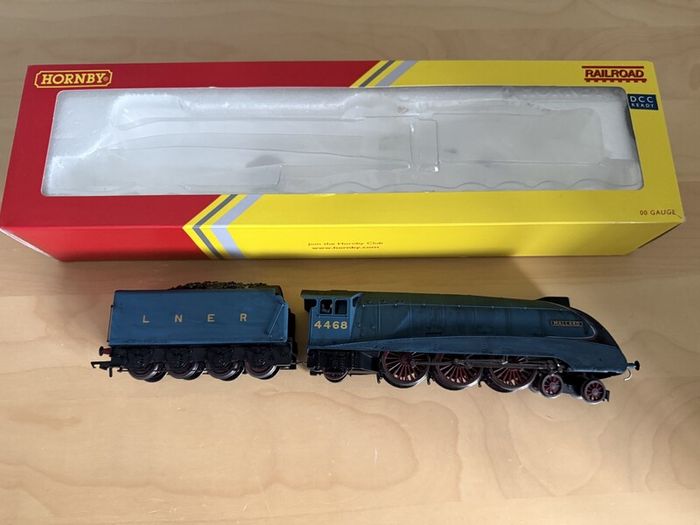Hornby Mallard Locomotive - R3371