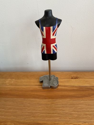 Figurines - The Latest Thing - Collectibles (5 Euro Each)