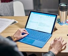 Microsoft Surface Pro 6 Intel i7-8650U 8GB RAM 256GB SSD Win 11 Pro Tablet