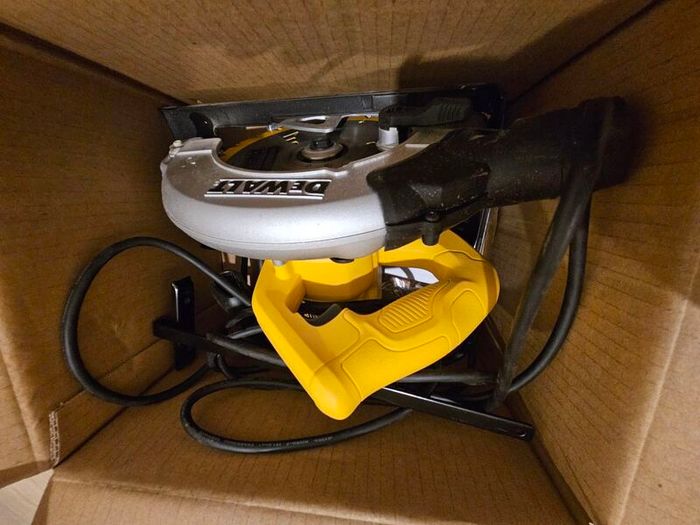 Dewolt DWE560 1350w 184mm circular saw 240V