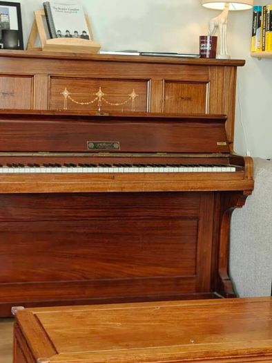Free Vintage Upright Piano