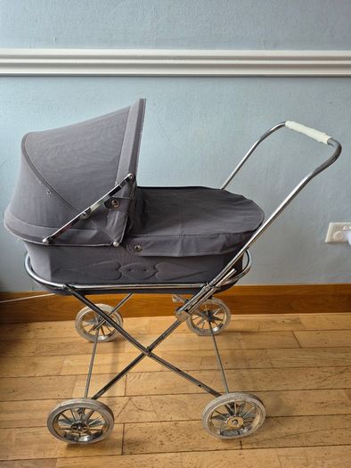 Vintage Dolls pram