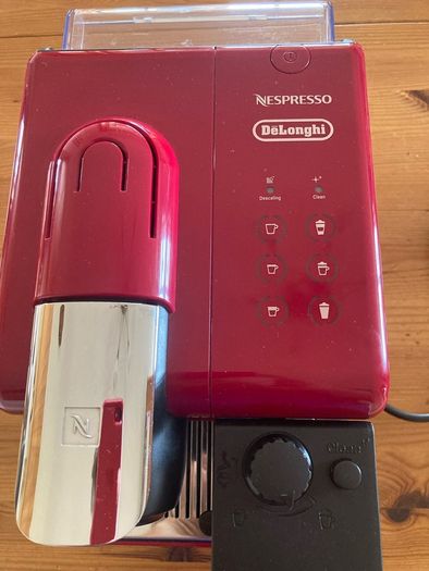 Nespresso DeLonghi Lattissima Touch Red Coffee Machine