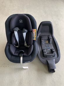 Maxi Cosi Pearl Pro 2 and Isofix Base