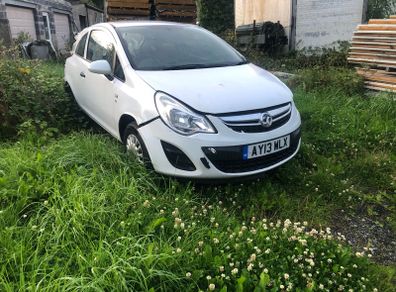 Opel corsa 2013 breaking for spares