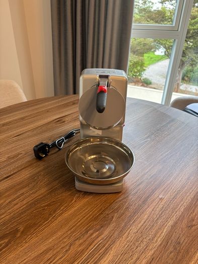 LEONEBEBE Electric Ice Crusher / Shaved Ice Machine