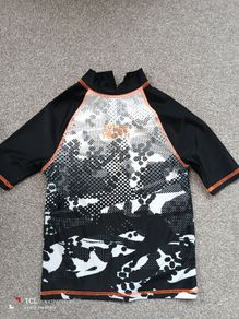 boy's swim top. Age 4/5