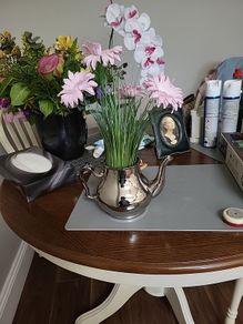 Teapot artifical flowers