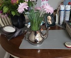 Teapot artifical flowers