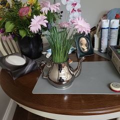 Teapot artifical flowers