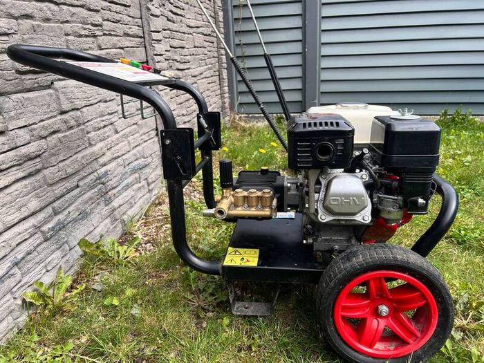 Complete Professional Pressure Washing Kit: Honda Washer, Surface Cleaner, Hoses & Accessories (Like New)