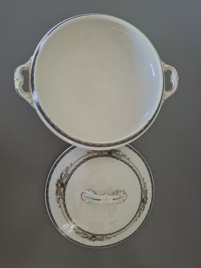 Covered Serving Dish