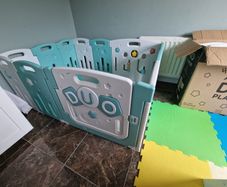 Venture Duo playpen with door and mats