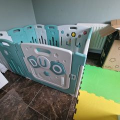 Venture Duo playpen with door and mats