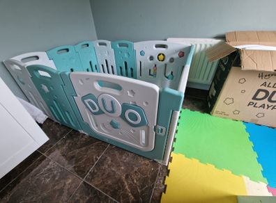 Venture Duo playpen with door and mats
