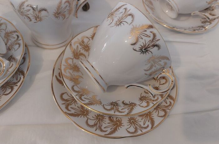 Fabulous Vintage Royal Tara Fine Bone China 14 Piece Breakfast Teaset for Four in a Beautiful Gilt Feathery Repeat Pattern, no. 947