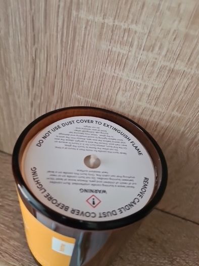 Gruum  lys Scented Candle. Spicy Naranja scent, which features a blend of sweet orange and cinnamon Rrp 18e