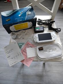 PSP1000 Ceramic White Giga Pack Japan, 2005 Near Mint, Boxed, Complete Set
