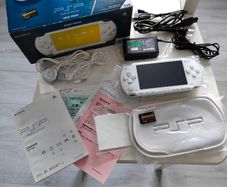 PSP1000 Ceramic White Giga Pack Japan, 2005 Near Mint, Boxed, Complete Set