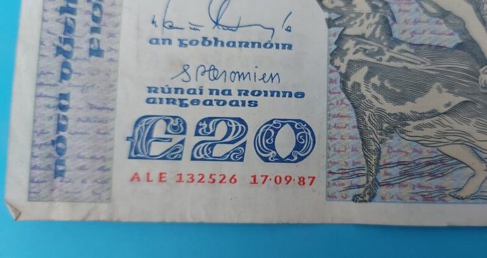 Irish 1987  Twenty Pound "YEATS"  banknote in Very Fine  condition