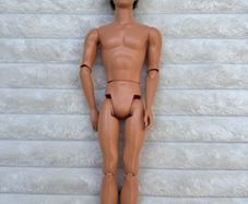 Barbie Ken Fashionistas Sporty Doll 100 Poses Articulated HIS body, arm and legs are too loose please see photos