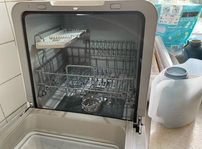 Counter top dishwasher