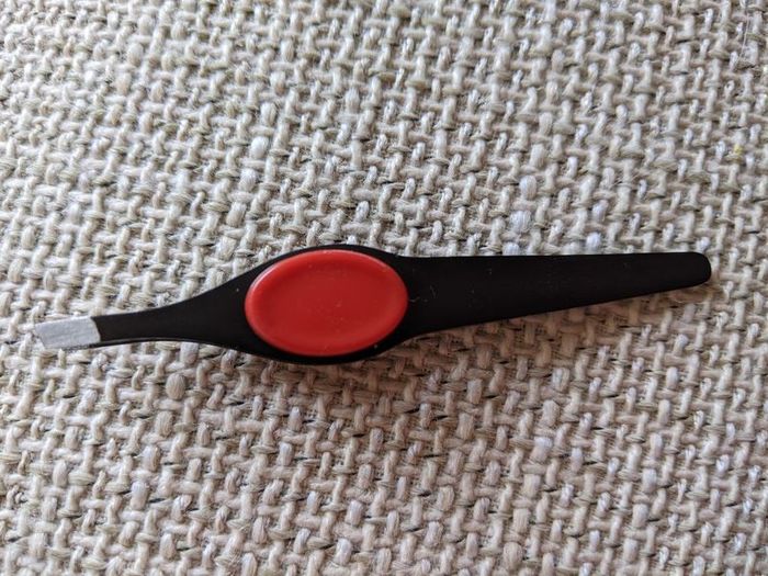 Eyebrow trimmer