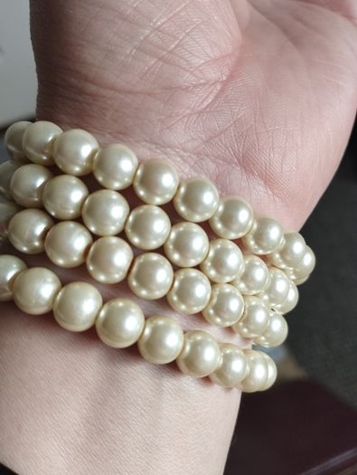 A beautiful faux pearl butterfly bracelet.