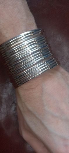 Vintage jewelry is sold individually for 5 to 10 euros