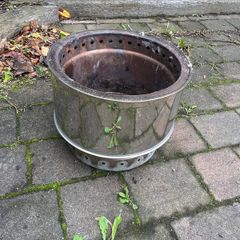 Smokeless fire pit
