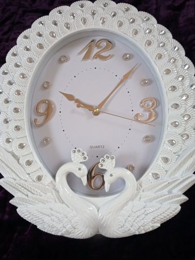 Beautiful Big, Oval Peacock Clock, pwo