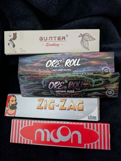Various King Size Rolling Papers, tips available also