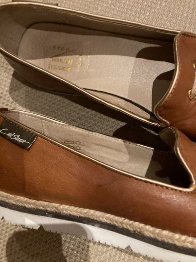 Carl Scarpa Tan Leather Loafers with gold trim and tassels- Size 38